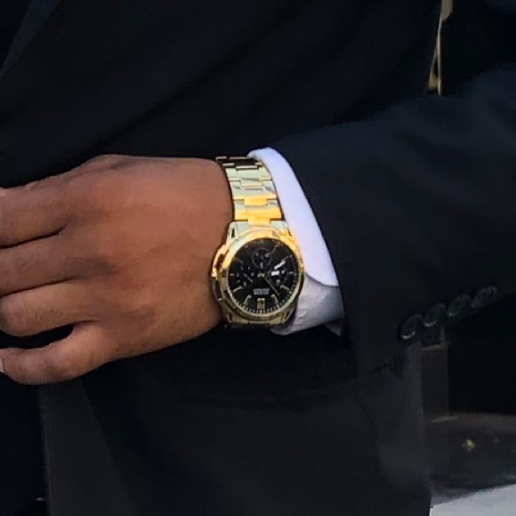 Guess Goldtone watch black dial 48mm - Picture 5 of 6